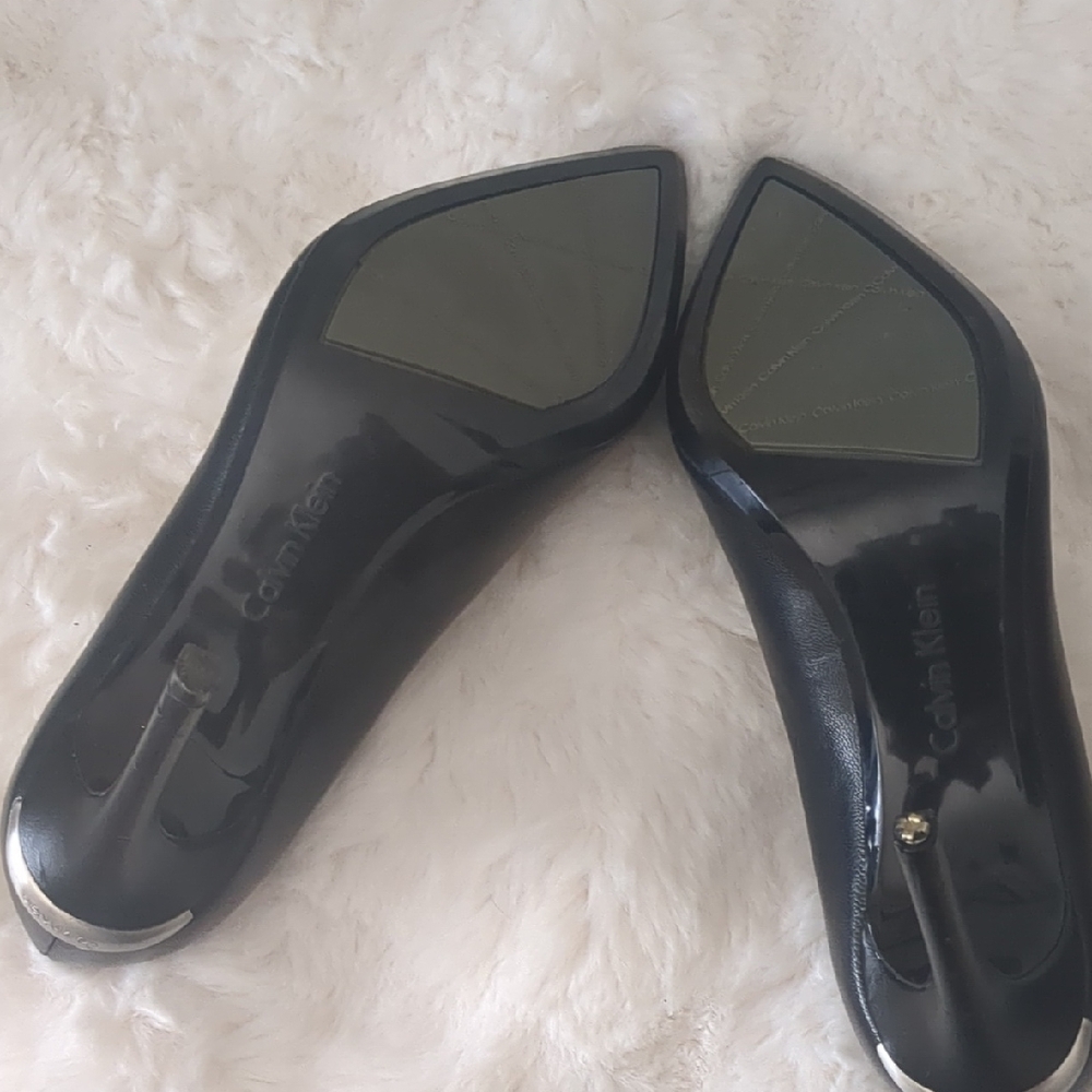Calvin Klein Black Heels with Pointed Toe and Stiletto Design - Picture 5 of 6
